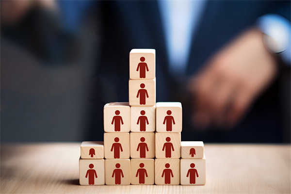 企業(yè)的發(fā)展戰(zhàn)略不僅僅是老板一個人的問題，還有誰？