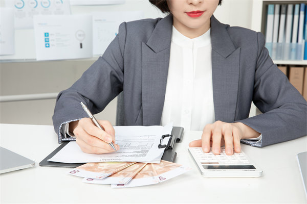 薪酬透明度：公開(kāi)薪資信息對(duì)企業(yè)和員工有何利弊？