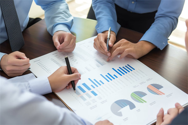 企業(yè)戰(zhàn)略如何與長期發(fā)展目標(biāo)保持一致性？