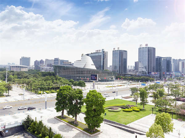 東莞企業(yè)成長路上，管理咨詢?nèi)绾纬蔀榧铀倨鳎? title=