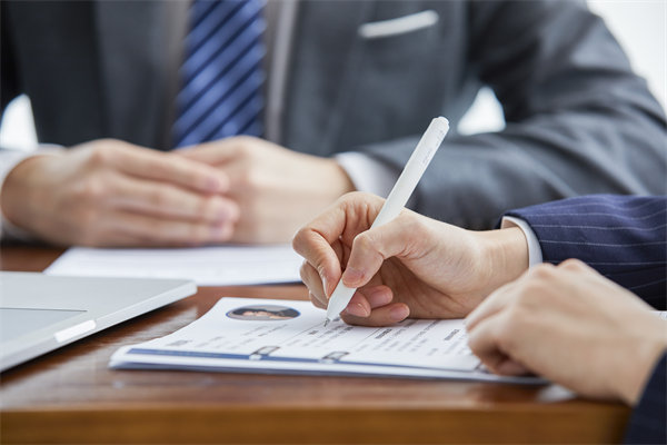 招聘新趨勢：企業(yè)如何精準定位并吸引頂尖人才？
