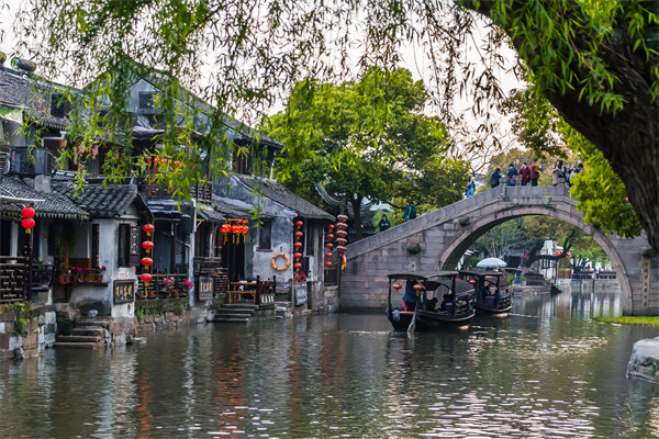 管理咨詢?nèi)绾沃μK州企業(yè)制定并執(zhí)行戰(zhàn)略規(guī)劃？