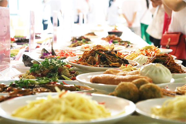 品牌營(yíng)銷分析：第一批開零食店的人，賺夠千萬離場(chǎng)了