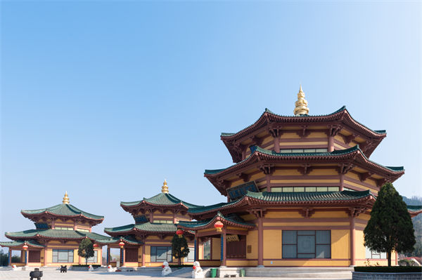 煙臺(tái)企業(yè)戰(zhàn)略模糊難落地？戰(zhàn)略咨詢(xún)公司如何精準(zhǔn)錨定增長(zhǎng)賽道？