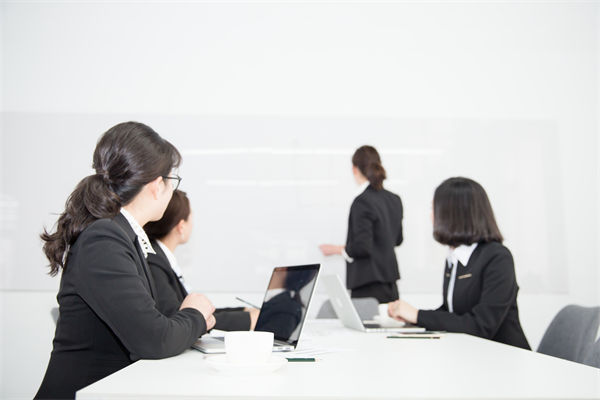 人力資源該管控還是賦能？多數(shù)企業(yè)都踩錯了管理節(jié)奏！