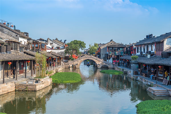 戰(zhàn)略規(guī)劃分析：村民不滿古鎮(zhèn)收門票，指引游客逃票